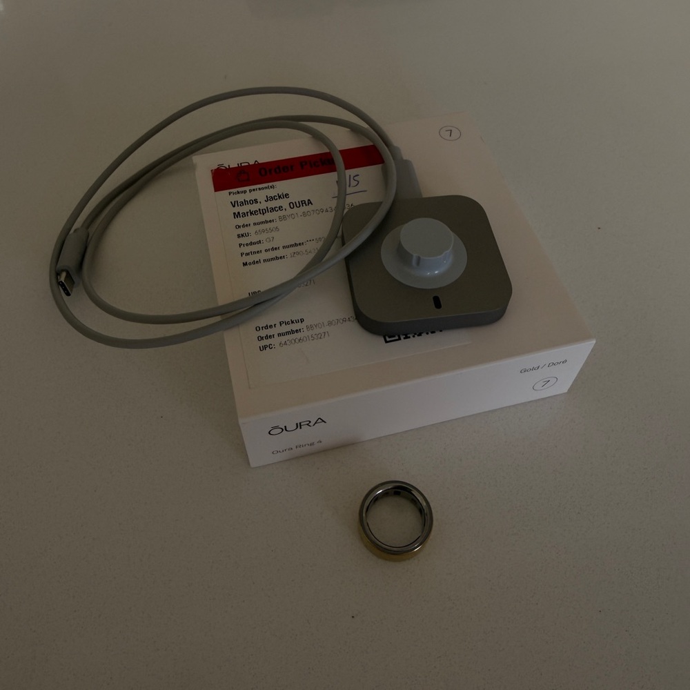 Oura Smart Ring with Charger Gen 4